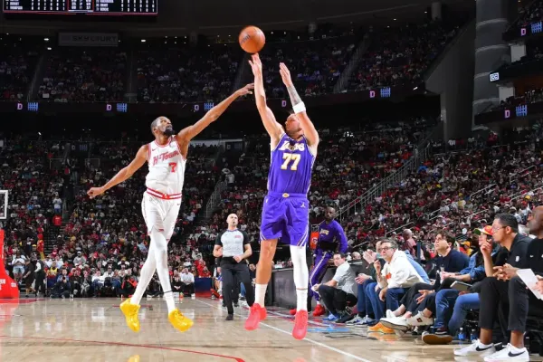 Luka Doncic of the Los Angeles Lakers shoots a three-point basket against the Houston Rockets.