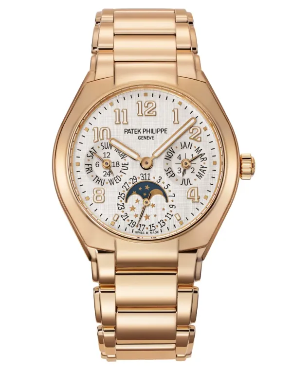 Patek Philippe ने कायमस्वरूपी कॅलेंडर, मून फेज आणि टेक्सचर्ड व्हाईट डायलसह सोन्याचे घड्याळ गुलाब केले.
