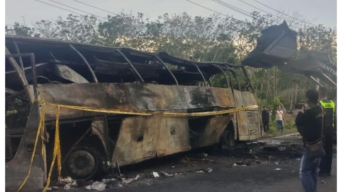 BUS ALS VS TRUK TANGKI -