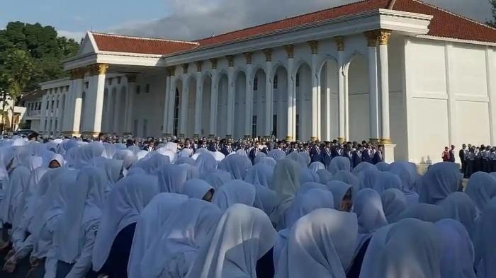 HARI KARTINI -- Kegiatan peringatan Hari Kartini di SMKN 2 Garut.