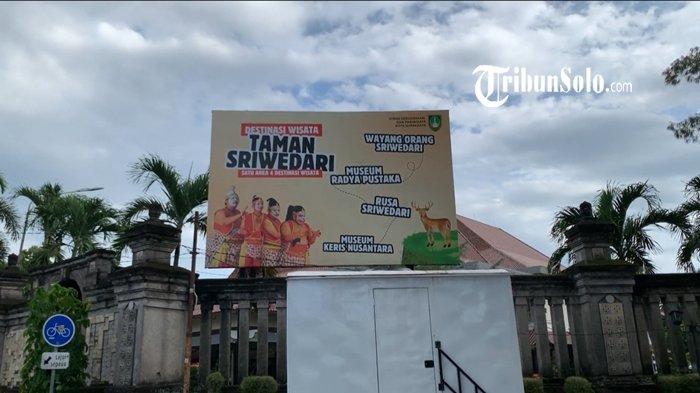 WISATA SOLO - Papan penunjuk di Taman Sriwedari Solo. Di sini ada berbagai macam destinasi yang terintegrasi dengan museum Radya Pustaka.