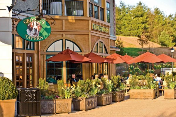 Outdoor dining at Cedric's TavernCredit: The Biltmore Company