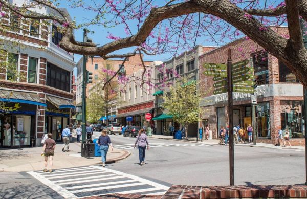 डाउनटाउन ॲशेविलेक्रेडिट: जेसन टार | ExploreAsheville.com