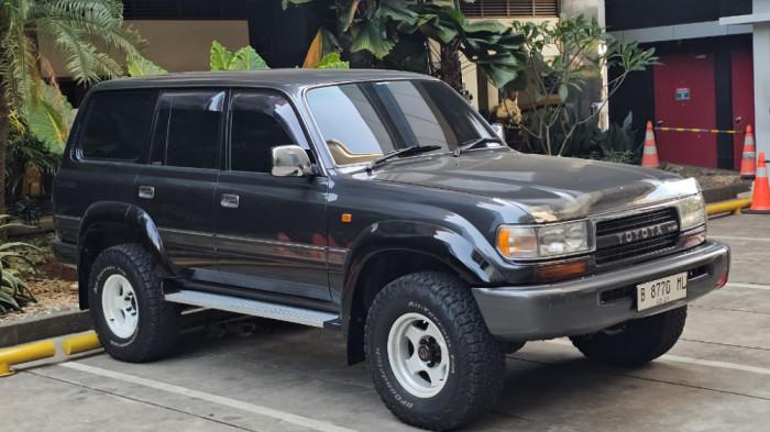 MOBIL LAND CRUISER — KPK menyita satu unit mobil Toyota Land Cruiser VX-R dari Sekretaris Direktorat Jenderal Pembinaan Pengawasan Ketenagakerjaan dan Keselamatan dan Kesehatan Kerja (Sesditjen Binwasnaker & K3) Kementerian Ketenagakerjaan (Kemnaker), Chairul Fadhly Harahap (CFH). 