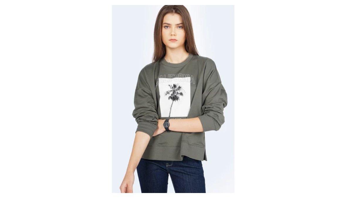 Ilustrasi rekomendasi Logo Jeans Kayla Sweater 