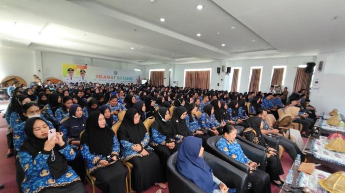 PERPANJANGAN KONTRAK - perpanjangan kontrak PPPK Nakes di Aula A Kantor Bupati, Jl Tammauni Pue Ballung, Desa Tobadak, Kecamatan Tobadak, Kabupaten Mamuju Tengah, Sulawesi Barat, Kamis (7/5/2026)