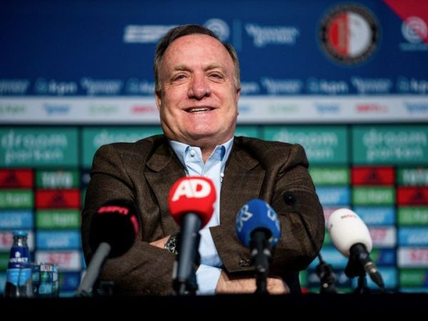 Dick Advocaat meloloskan timnas Curacao ke Piala Dunia 2026.