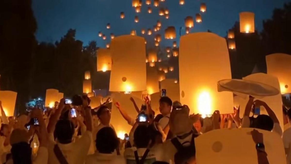 FESTIVAL LAMPION - waisak Borobudur 2026 segera digelar, tiket nonton dari tribun dibanderol mulai Rp 250 ribu.