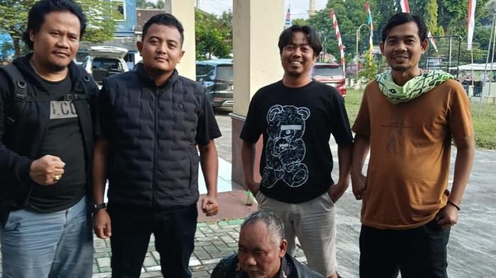 DITANGKAP - Ashari, pengasuh Ponpes Ndholo Kusumo Pati yang jadi tersangka kasus dugaan kekerasan seksual terhadap santriwati, akhirnya ditangkap polisi di Wonogiri setelah sempat buron.