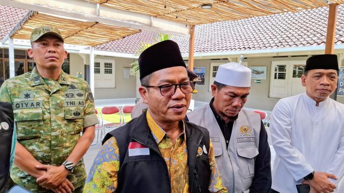 WAWANCARA - Bupati Bandung, Dadang Supriatna memprediksi Persib Bandung akan meraih kemenangan dari Persija Jakarta pada pekan ke-32 Super League 2025/2026