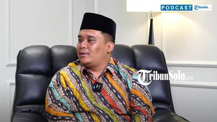 SIDAK. Wakil Bupati Wonogiri, Imron Rizkyarno, saat podcast bersama TribunSolo.com, Kamis (12/9/2024). Dia melakukan sidak ke SPPG Jatiroto 1 usai ada infrormasi dugaan keracunan. 
