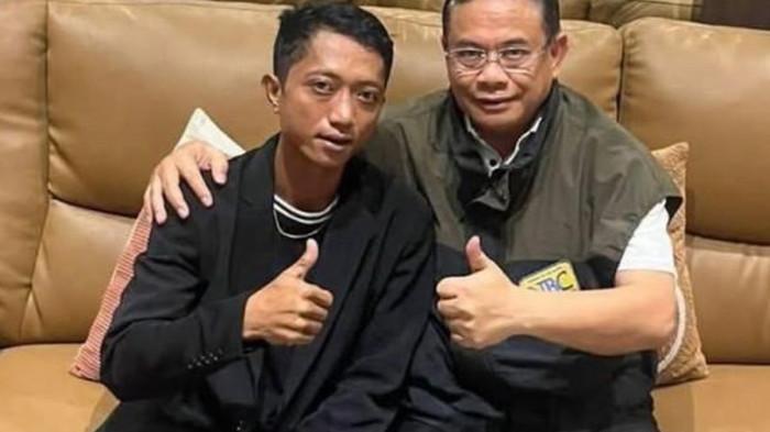 Ahmad Husein berfoto bersama Bupati Pati Non Aktif sekaligus tersangka KPK, Sudewo.