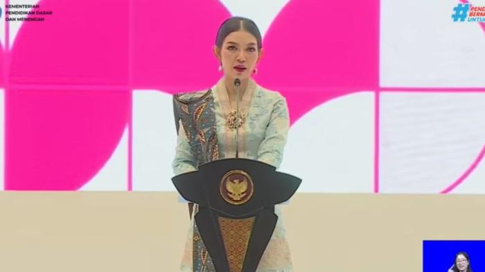 KUNKER SELVI ANANDA - Istri Wapres RI, Selvi Ananda saat berpidato dalam acara Puncak Apresiasi Bunda PAUD Tingkat Nasional 2025 di Jakarta, Kamis 13 November 2025. Selvi Ananda dijadwalkan mengunjungi Kota Pontianak pada Selasa 12 Mei 2026, ini agendanya.