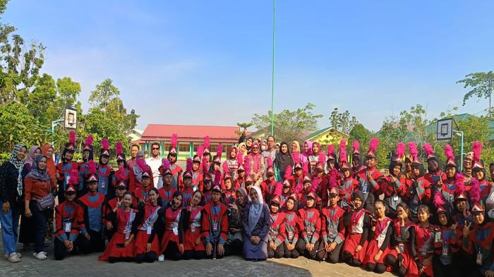 SPMB 2026 - Foto bersama  usai kegiatan sekolah di SMPN 17 Kota Pontianak, Jalan Husein Hamzah, Pal Lima, Kecamatan Pontianak Barat, Kota Pontianak, Kalimantan Barat beberapa waktu lalu.