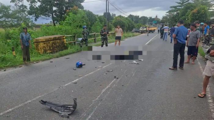PRAJURIT TEWAS KECELAKAAN - Serda Muhammad Maulana Sidik, prajurit TNI AL meninggal akibat sepeda motor yang dikendarainya bertabrakan dengan mobil Fortuner yang dikemudikan WNA China di Tanjungpinang di Jalan Nusantara KM 12 Tanjungpinang, Kepulauan Riau, Jumat (8/5/2026).