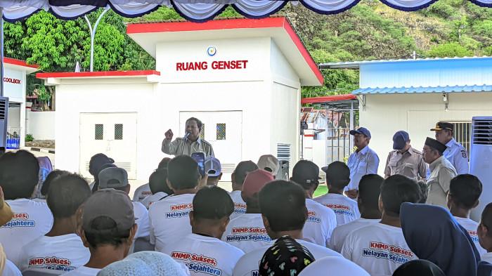 KNMP GORONTALO -- Presiden Prabowo dan Letkol Teddy di KNMP Leato, Sabtu (9/5/2026). Pemerintah janji bangun 1.582 kapal ikan dan 386 kampung nelayan baru.
