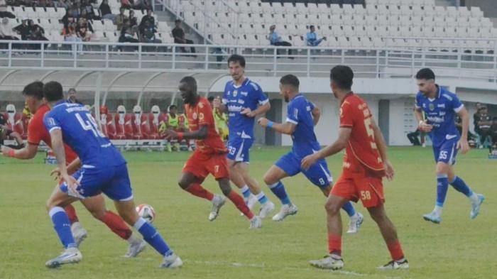 AKHIR EL CLASICO - Laga Persija Jakarta vs Persib Bandung di pekan ke-32 Super League, di Stadion Segiri, Samarinda, Kaltim, berakhir untuk kemenangan tim tamu 1-2, Minggu (10/5/2026). (TRIBUNKALTIM.CO)