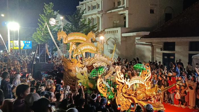 MILANGKALA TATAR SUNDA - Malam di Kota CirebonVVEEE