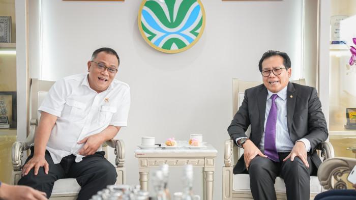 MenLH Republik Indonesia, Jumhur Hidayat, 22