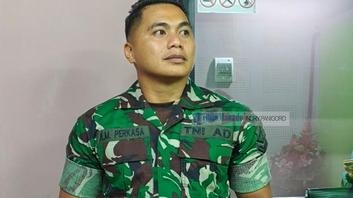 TAMU PODCAST - Sertu Aprilio Perkasa Manganang menyambangi Kantor Tribun Manado, Senin (27/4/2026), untuk menjadi bintang tamu podcast “Kisah Atlet Voli Aprilio Perkasa” yang mengulas perjalanan kariernya di dunia olahraga hingga pengabdian sebagai prajurit TNI.