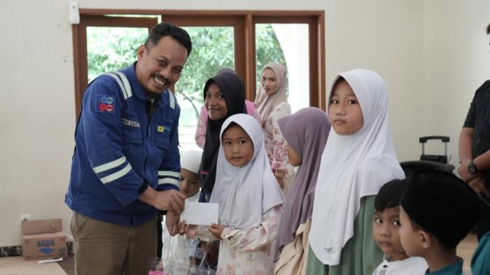 Dalam rangka memulai pekerjaan overhaul Unit 1, PLN Indonesia Power Unit Bisnis Pembangkitan Jawa Barat 2 Pelabuhan Ratu. menggelar kegiatan santunan anak yatim dan doa bersama di Masjid Nurul Iman, Jumat (8/5). 