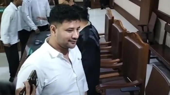 VONIS - Ammar Zoni diganjar vonis 7 Tahun Penjara berkait kasus peredaran narkoba di lapas. Vonis itu dibacakan oleh hakim PN Jakarta Pusat, Kamis (24/4/2026).