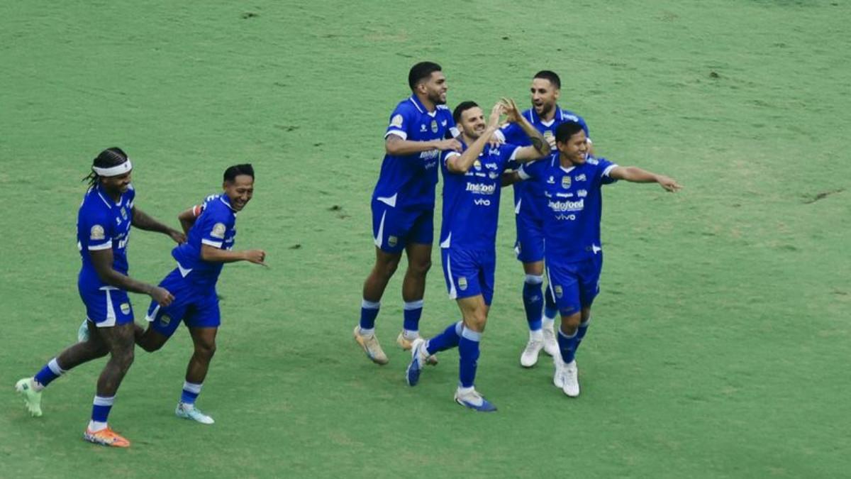 BURSA TRANSFER PERSIB BANDUNG - Para pemain Persib Bandung melakukan selebrasi setelah menjebol gawang PSIM Yogyakarta dalam lanjutan pekan 31 Super League 2025/2026 di Stadion Gelora Bandung Lautan Api, Bandung, Jawa Barat pada Senin, 4 Mei 2026.