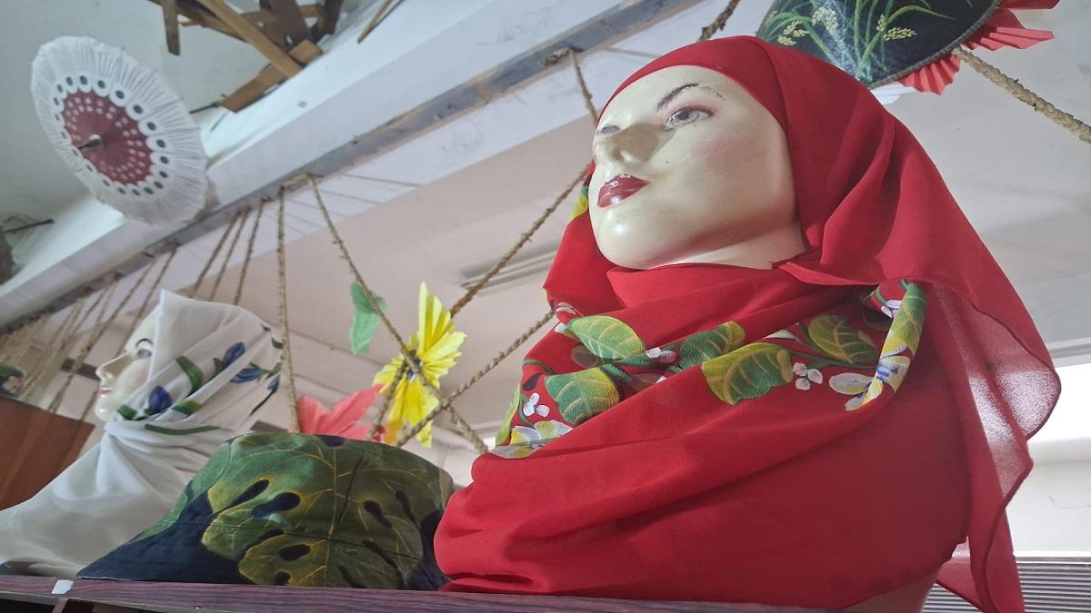 Jilbab kain lukis Nasrafa
