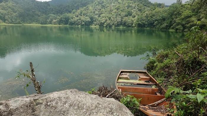 DANAU RANAMESE -- Danau Ranamese yang indah hingga disebut pemata yang dikelilingi hutan di Manggarai Timur