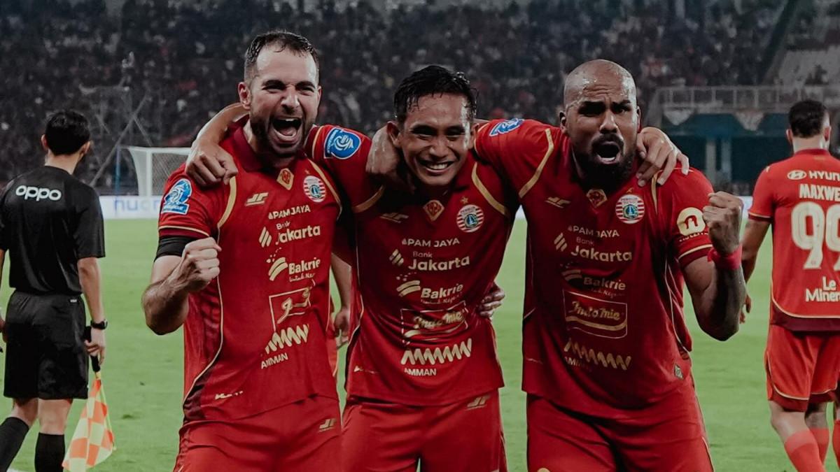 BURSA TRANSFER PERSIJA JAKARTA - Sosok Thales Lira (kanan) saat berfoto bersama dengan dua rekannya di Persija Jakarta, yakni Rizky Ridho (tengah) dan Jordi Amat (kiri).