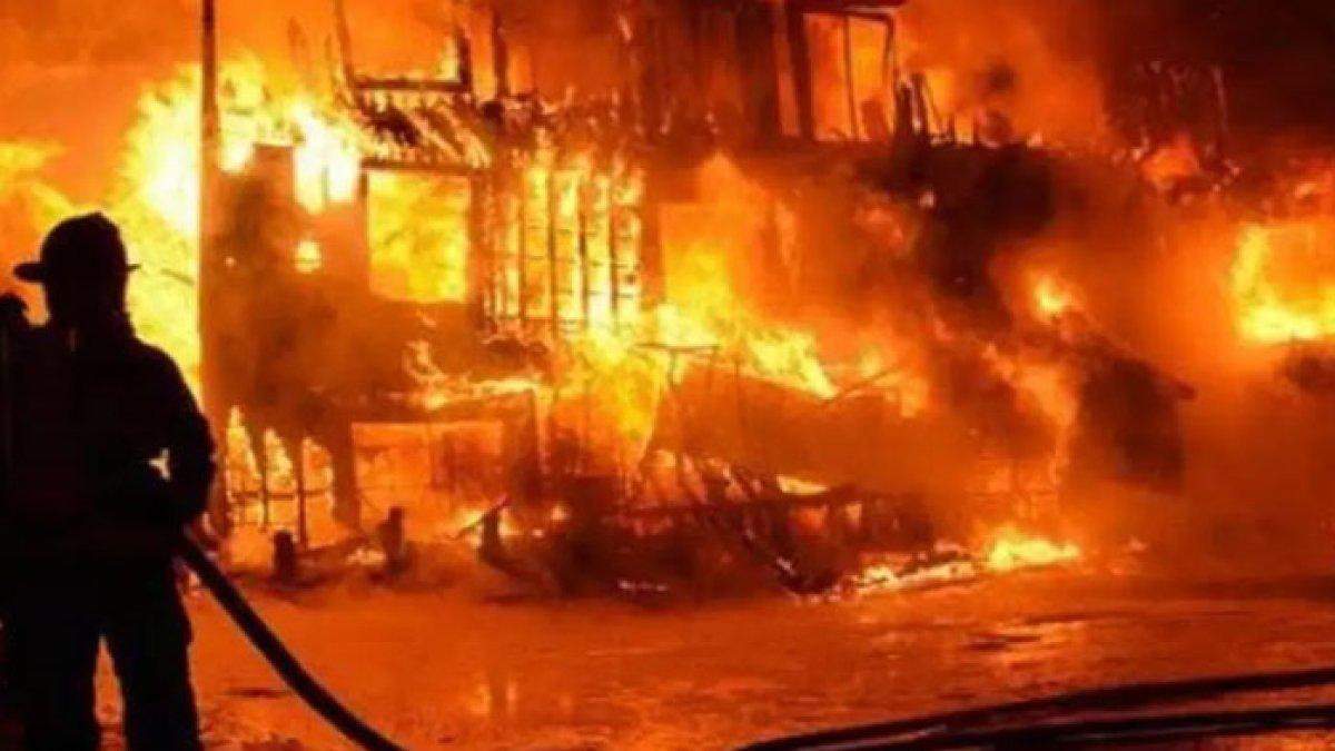ILUSTRASI KEBAKARAN - Kronologi Massa Bakar Pondok Pesantren di Lampung, Dipicu Masalah Ini hingga 1 Orang Diamankan.
