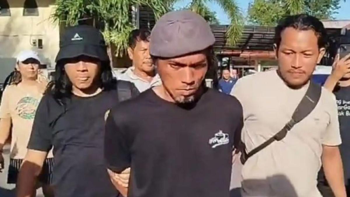 KASUS PEMBUNUHAN - Kronologi Badut di Mojokerto Diduga Bunuh Mertua, Bermula dari Paket COD hingga Tangan Pelaku Berlumuran Darah.
