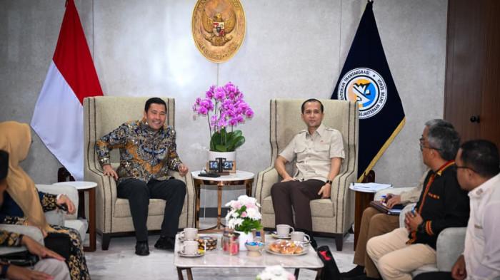 PERTEMUAN DENGAN MENTERI TRANMIGRASI