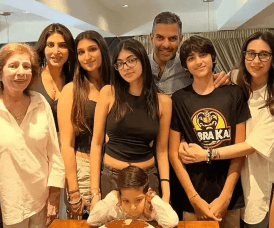 Sunjay Kapoor- Karisma Kapoor- Priya Sachdev and kids