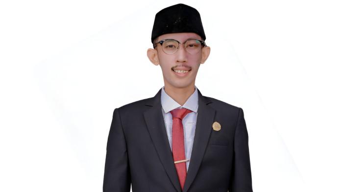 DIHUJAT WARGANET- Achmad Syahri As Siddiqi, anggota DPRD Jember dihujat warganet karena merokok sambil main game saat rapat tentang masalah kesehatan.
