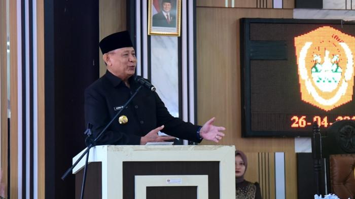 HAJI - Gubernur Gorontalo, Gusnar Ismail memberikan sambutan dalam rapat paripurna istimewa HUT Ke-19 Kabupaten Gorontalo Utara, Minggu (26/4/2026). Gubernur Gorontalo Gusnar Ismail Lepas Keberangkatan 218 Jemaah Calon Haji di Bandara Sultan Hasanuddin pada 12 Mei 2026