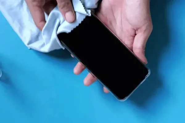 why cleaning your smartphone daily can save from contamination