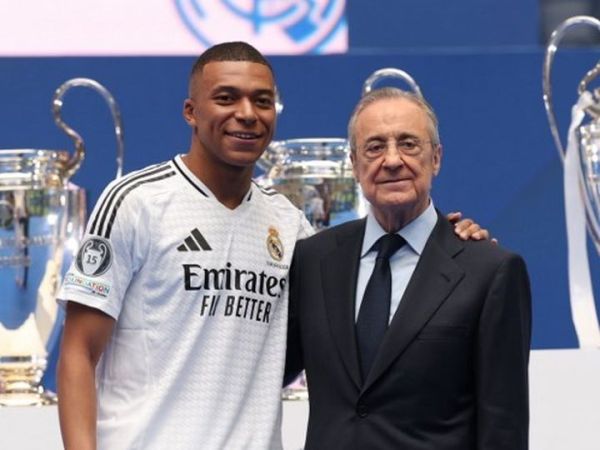 Presiden Real Madrid, Florentino Perez (kanan), menuding banyak pihak yang ingin menggagalkan klubnya lewat berbagai cara.