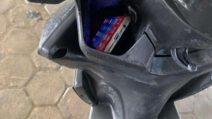 Kebiasaan meletakkan HP di dashboard motor ternyata bisa merusak kamera, terutama pada ponsel dengan fitur OIS akibat getaran mesin.