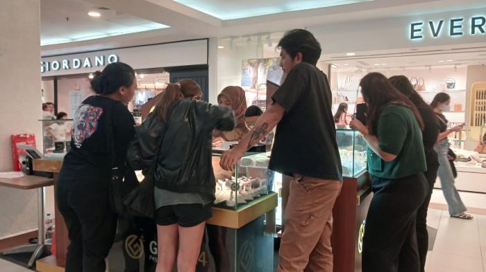 bazaar emas Galeri 24 hadir di Atrium Megamall Manado, Sulawesi