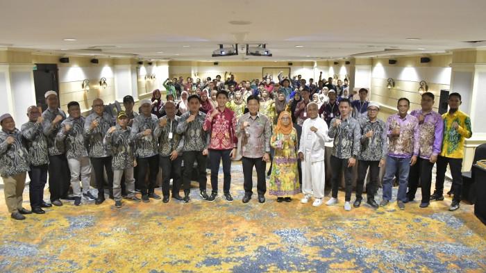Foto Bersama - Wabup Suriani dan jajaran BUMdes dan Bumdesma, serta Pemdes Kecamatan Daha