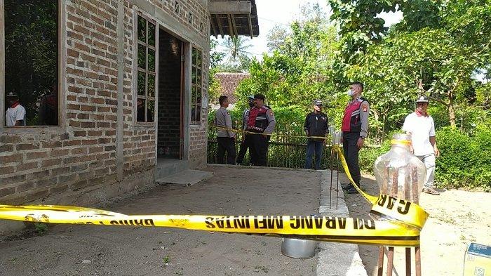 GARIS POLISI: Petugas memasang garis polisi di lokasi tewasnya pegawai P3K di Dusun Klawisan Topadan, Kalurahan Margoagung, Seyegan, Kabupaten Sleman Jumat (15/5/2026) .
