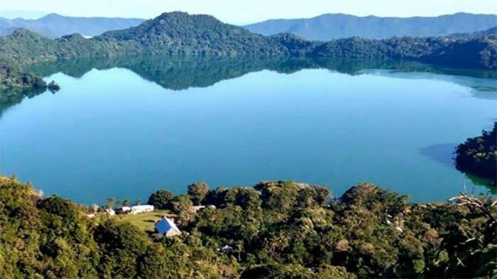 Danau Sano Nggoang di Manggarai Timur