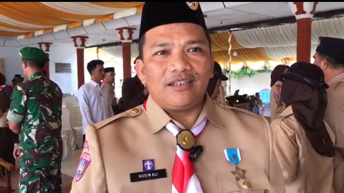 REHAB SEKOLAH -- Kepala Dinas Pendidikan Kota Gorontalo, Husin Ali diwawancarai.