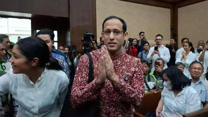 TURUN - Jaksa menyebut harya kekayaan Nadiem Makarim didapat dari korupsi. Namun kenyataannya hartanya justru turun  drastis di akhir jabatannya.