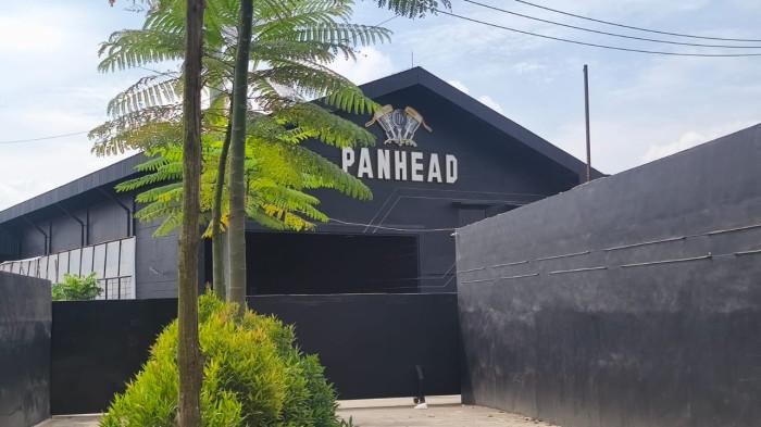 SEPI - Lokasi penembakan diduga TNI sesama TNI di Cafe, Resto, Bar And Live Music Panhead Palembang, Sabtu (16/5/2026). Usai kejadian, lokasi ini nampak sepi.