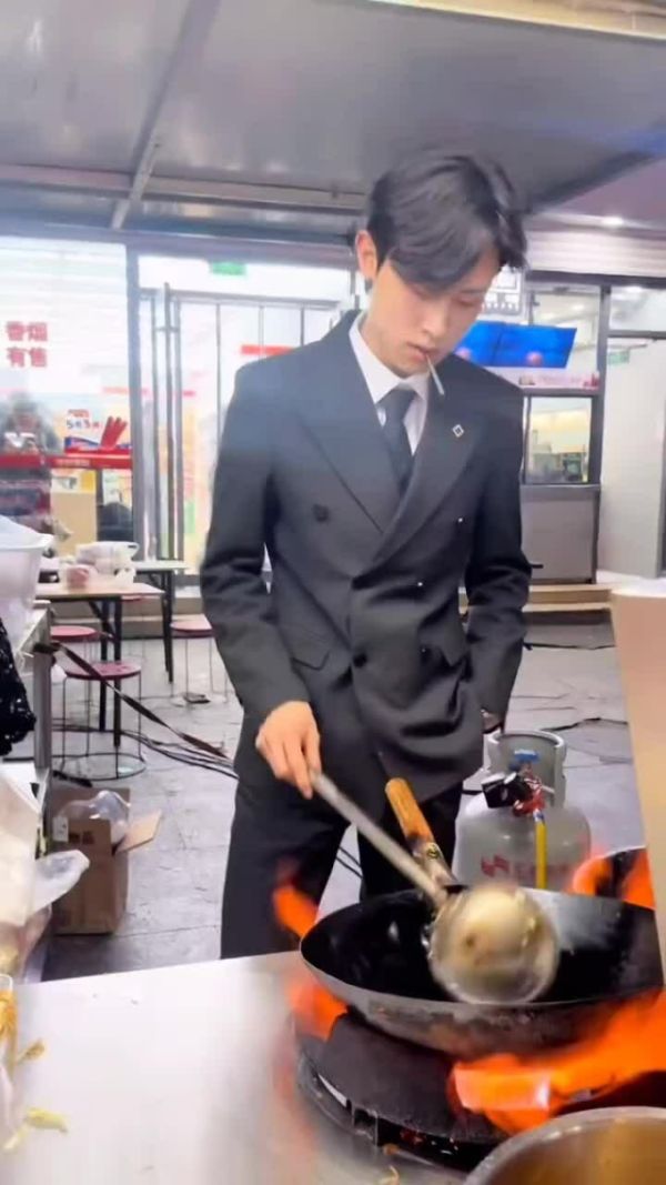 Chinese night market vendor makes US,400 a month selling fried rice in suit