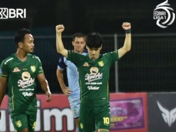 Taisei Marukawa usai menjebol gawang Persela Lamongan dalam pekan ke-24 Liga 1 2021-2022 di Stadion Gelora Ngurah Rai, Denpasar, Bali, Kamis (10/2/2022). 