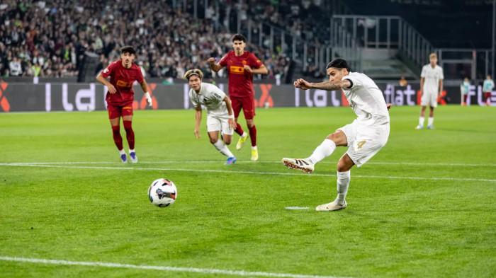 GOL KEVIN DIKS - Pemain Timnas Indonesia, Kevin Diks, ketika menjadi eksekutor penalti Borussia Monchengladbach dalam partai persahabatan melawan Valencia di Borussia-Park Stadium, Minggu (3/8/2025). (Website Monchengladbach - 3/8/2025)