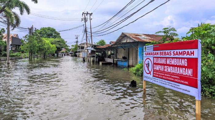 BANJIR DI GORONTALO -- Kondisi air yang masih menggenangi rumah warga di Kelurahan Heledulaa Selatan, Kecamatan Kota Timur, Kota Gorontalo, Provinsi Gorontalo, Minggu (17/5/2026).